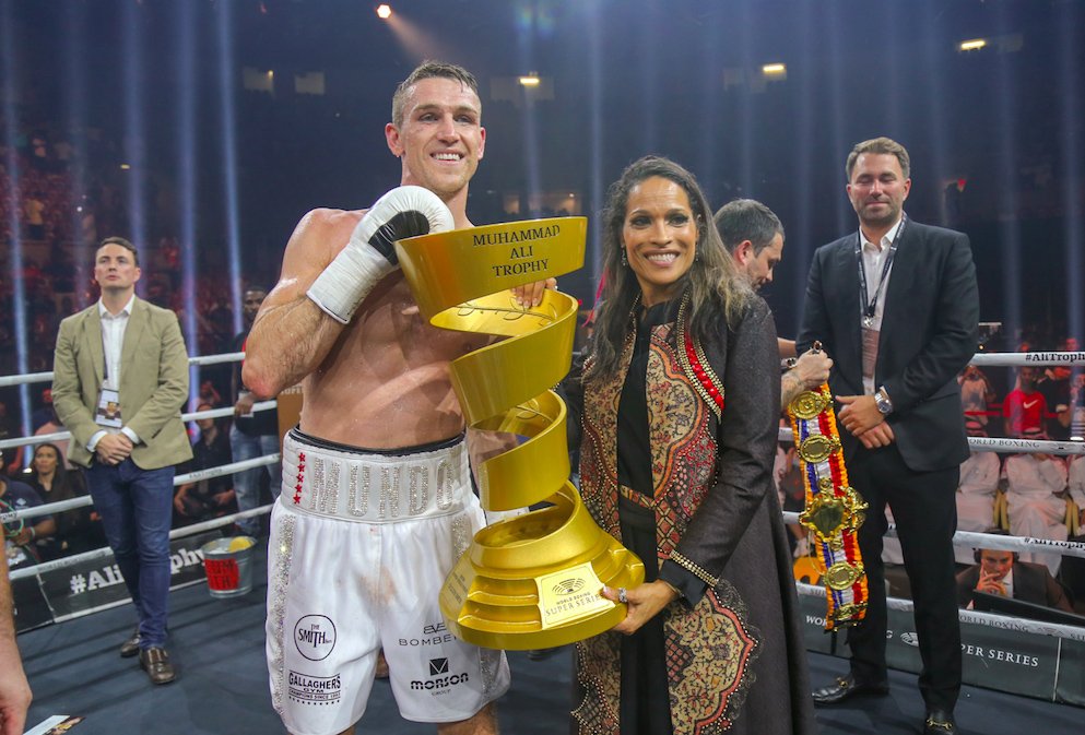 Kamppailubyroo's tweet photo. Callum Smith tyrmäsi illalla pytyn kainaloonsa. Onko #Alitrophy kooltaan A "ihan ok" B riittävän iso?
Lue tästä tarkkailijamme rapotti:
https://t.co/CDrs7EUoWB #boxing #GrovesvsSmith https://t.co/MxmWDopNt5
