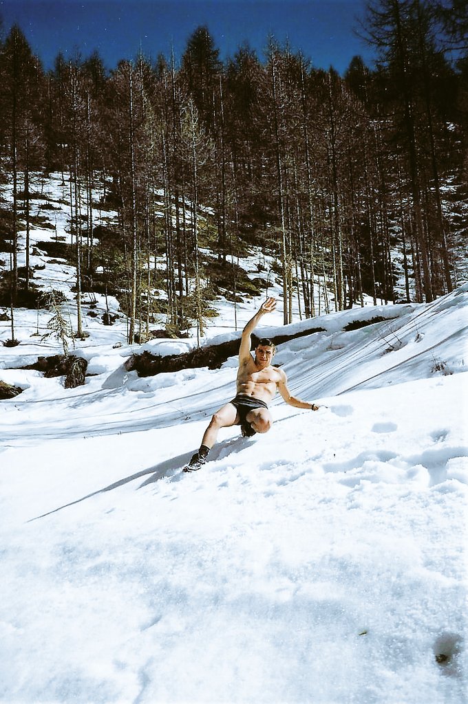 JoelSepelJOELSE's tweet photo. At night, advertising time on the snow❄.#nakedonthesnow #OnMountain🗻 #ONTHESNOW #NAKED #SEMINAKED #ALMOSTNAKED #underpantsadvertising #SnowTime #joelse #JoelSepel #JoeleSepel #JOELSE #joelesepel #A #crumblenot #Alpha #xxl #Performer #ROCKFRONTMAN #ROCKONE @joelsepel @joel_sepel https://t.co/x1PTFkLFCp