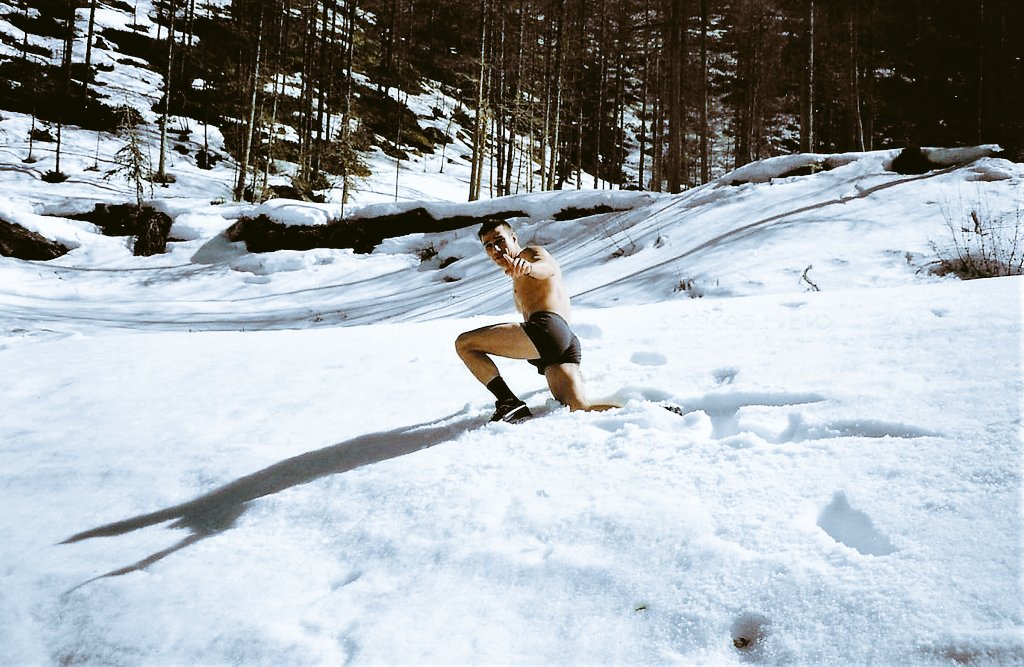 JoelSepelJOELSE's tweet photo. At night, advertising time on the snow❄.#nakedonthesnow #OnMountain🗻 #ONTHESNOW #NAKED #SEMINAKED #ALMOSTNAKED #underpantsadvertising #SnowTime #joelse #JoelSepel #JoeleSepel #JOELSE #joelesepel #A #crumblenot #Alpha #xxl #Performer #ROCKFRONTMAN #ROCKONE @joelsepel @joel_sepel https://t.co/x1PTFkLFCp