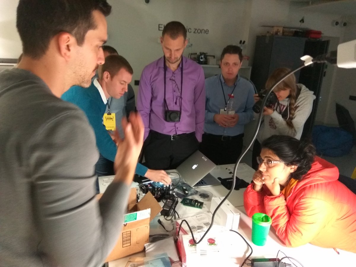 systemnaBio's tweet photo. #scRNABIO is extremely happy that @with_stephenson agreed to come to #Ukraine and give us a workshop on #miniDrops https://t.co/0uN80WPpiu