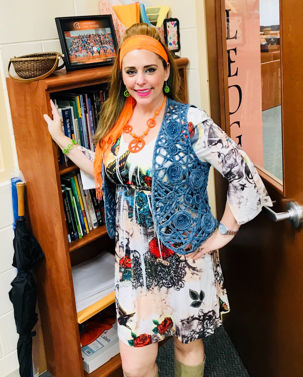 ChrissyBeaver2's tweet photo. More Decades Day Pictures! I love when student’s participate! She said she wanted us to match our outfits which warmed my heart ❤️  💃🕺🏼✌️☮️ @UHSTitans411 @TitanSGA411 @jrdevito19 @JulianFJones @TreenaMerk #UHSHOCO18 #TitansinWonderland https://t.co/QLTPx73DHP