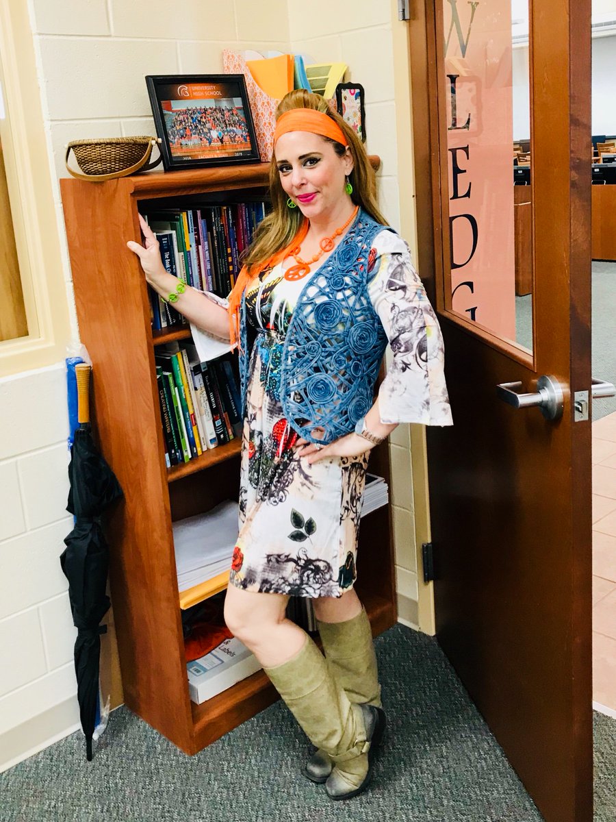 ChrissyBeaver2's tweet photo. More Decades Day Pictures! I love when student’s participate! She said she wanted us to match our outfits which warmed my heart ❤️  💃🕺🏼✌️☮️ @UHSTitans411 @TitanSGA411 @jrdevito19 @JulianFJones @TreenaMerk #UHSHOCO18 #TitansinWonderland https://t.co/QLTPx73DHP