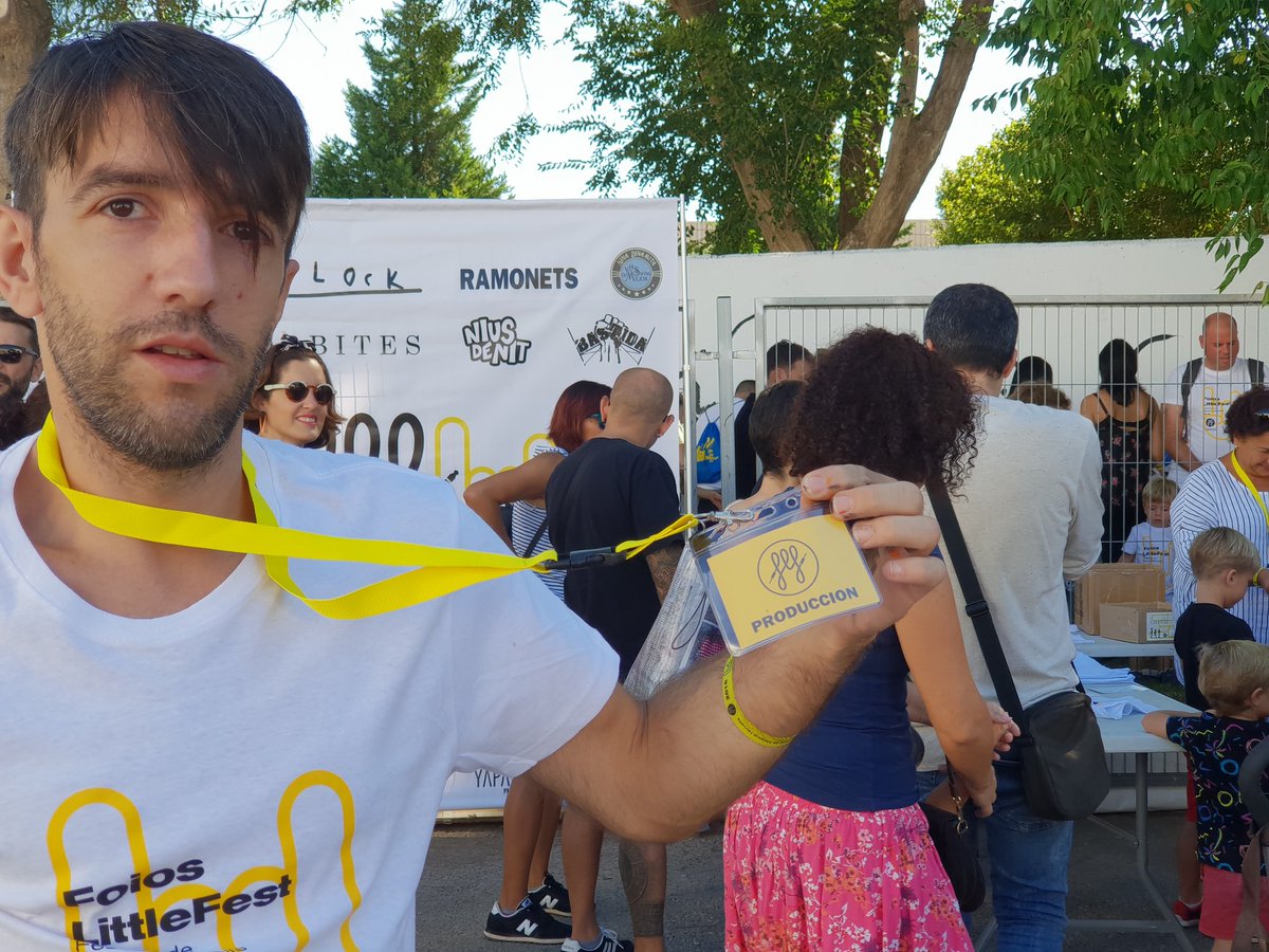 FoiosLittleFest's tweet photo. Tallers de pintura de gom a gom!!!! 🤘😉😊#FLF2018 #FoiosLittleFest #foios #tallers #pintura #Valencia #Hortanord https://t.co/H7400ZflMf
