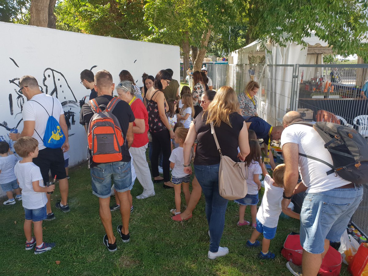 FoiosLittleFest's tweet photo. Tallers de pintura de gom a gom!!!! 🤘😉😊#FLF2018 #FoiosLittleFest #foios #tallers #pintura #Valencia #Hortanord https://t.co/H7400ZflMf