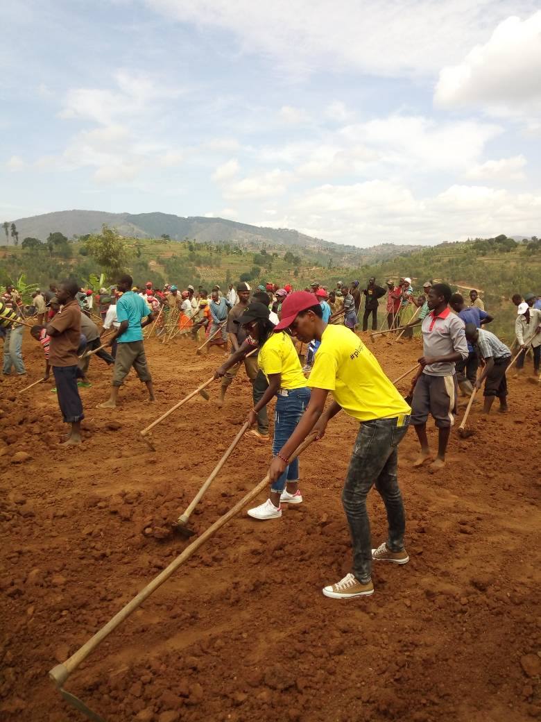 MySolRwanda's tweet photo. It's always a privilege for us to give back to the society through community works and provision of sustainable #SolarSolutions!
Today we are delighted to join #Ngera residents in @NyaruguruDistr for #Umuganda with our partners @BRDbank & @reg_rwanda.
@RwandaSouth #Rwanda #RwOT https://t.co/YI9imuj878