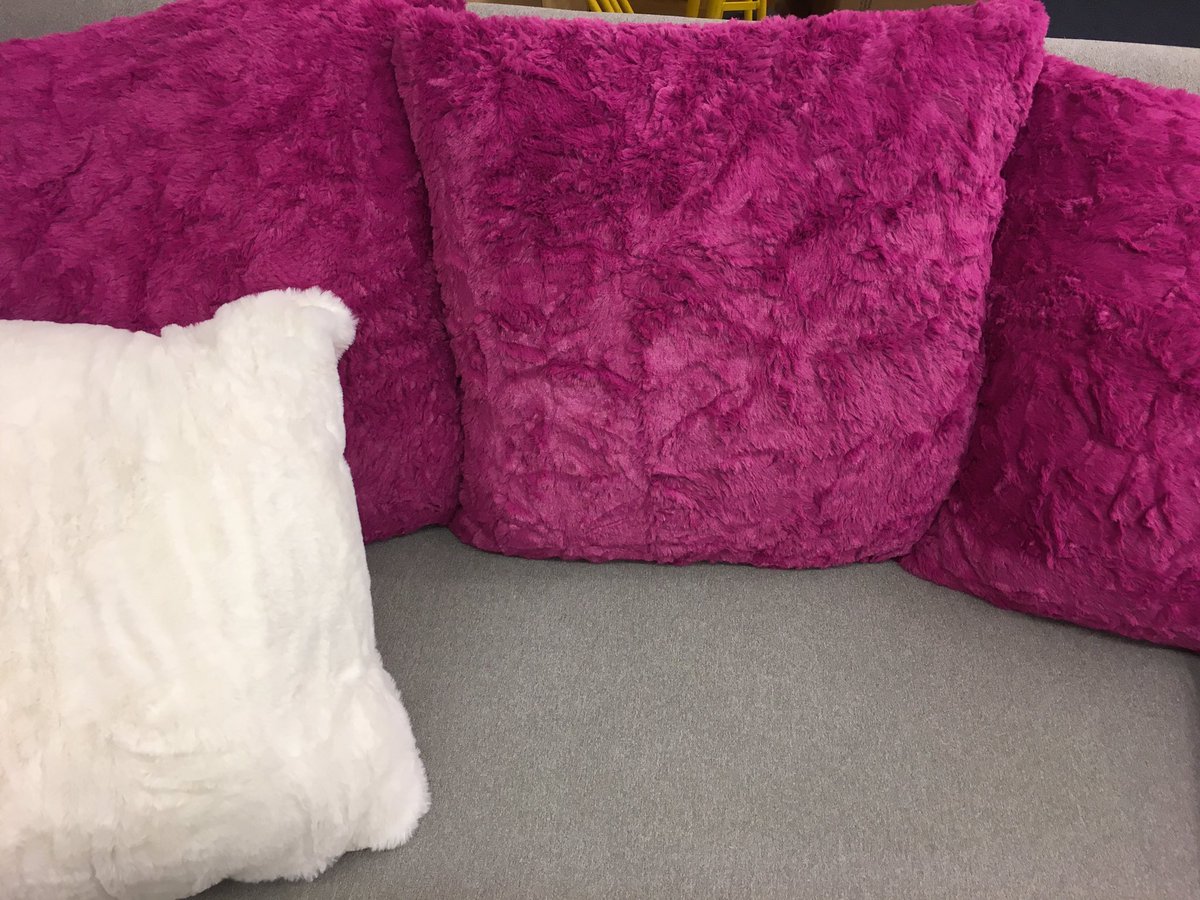 DirkMagenta's tweet photo. wenn Kissen, dann #Magenta
#TelekomBotschafter #TelekomWall #werkstolz #LoveMagenta #JetztMagenta #MagentaVerbindet #Telekom https://t.co/yPX7MU9jnc