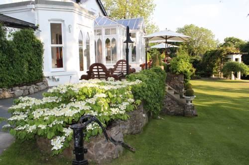 Clarence House Hotel tweet media