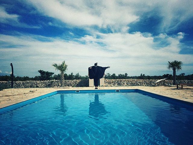 Throwback to Castaway Music Video directed by <a href="/mariomlakar/">Mario Mlakar</a> #2yearsold #throwback #music #video #director #castaway #musician #acoustic #guitar #singer #mannequin #noose #prettynoose #instalife #livemusic #video #music #band #musicphotography #photo #redcamera #gigphotography…