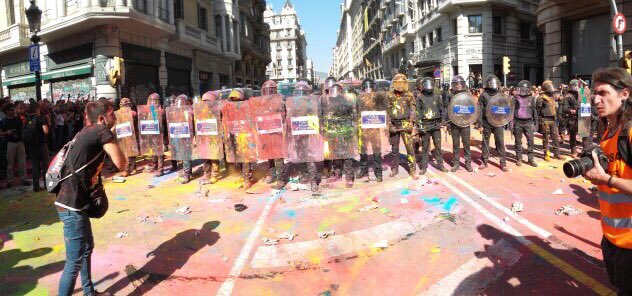 OMPLIM ELS CARRERS!!!  TOTES AL CARRER!!! NO PASSARAN!!!
#TardorCalenta #ElPoderDelPoble 
#ElsCarrersSeranSempreNostres 
#CDRenXarxa✊🎗🍁