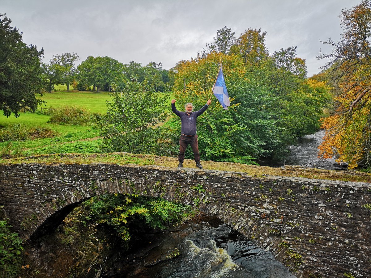 YesDayScotland's tweet photo. 'the man on the bridge'
#500Miles project leader @HOOP_hands_off with Scotland's #BlockchainSaltire https://t.co/caROELwtz8