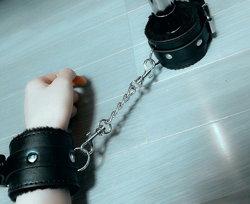 RY_20070509's tweet photo. LIVE中に君に一目惚れ、

「後で楽屋来て」

耳元で囁きステージに戻る

しかしそれはバレてはいけない恋…

バレたらそこで恋は終わってしまう

可愛く啼いてくれる子まってる

俺と秘密の関係持たない？

男也◎.女也〇.一般〇.行為. https://t.co/at4W2pOpph