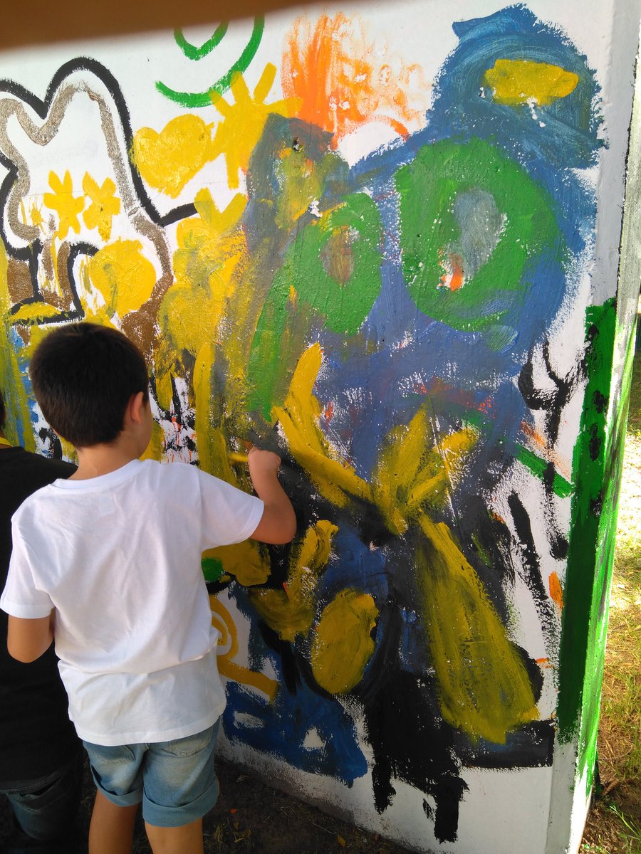 JuanviMorales's tweet photo. P: Què xulo! Has pintat un Pokémon?
R:  No. És un Miró.

Comença el #FoiosLittleFest #FLF2018 @AFoios https://t.co/R8Am1TjNgm