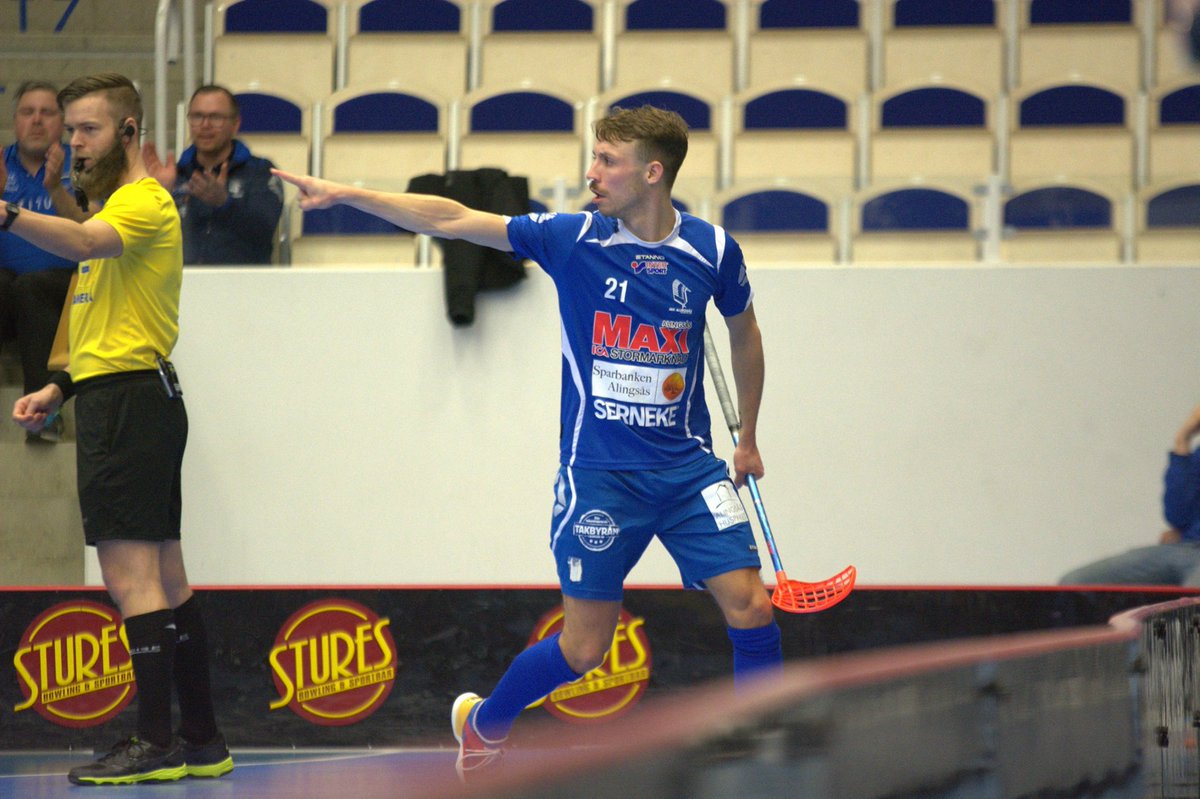 Han vänder tillbaka till moderföreningen efter 13 år - "Jag är för klen för att spela back och blir snurrig i huvudet i centerpositionen" bit.ly/2QiNYjT #innebandy #floorball