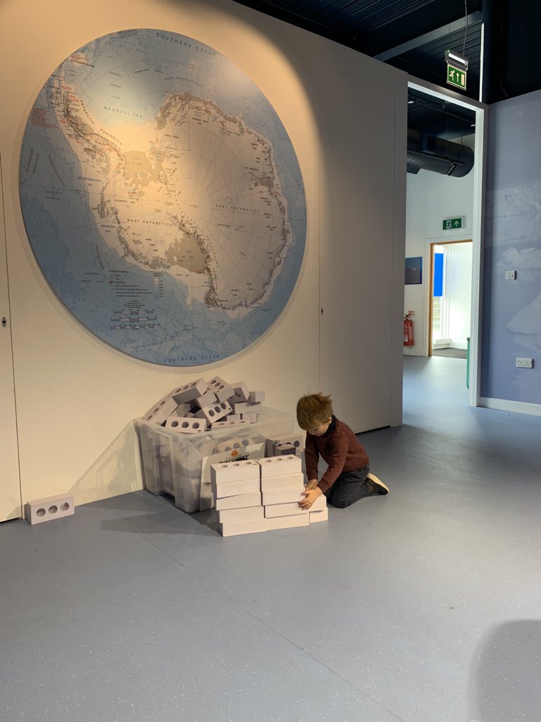 Mhairigirl's tweet photo. Lovely time at @DiscoveryDundee. We are igloo building for #emmapenguin https://t.co/KUGn51JtMP