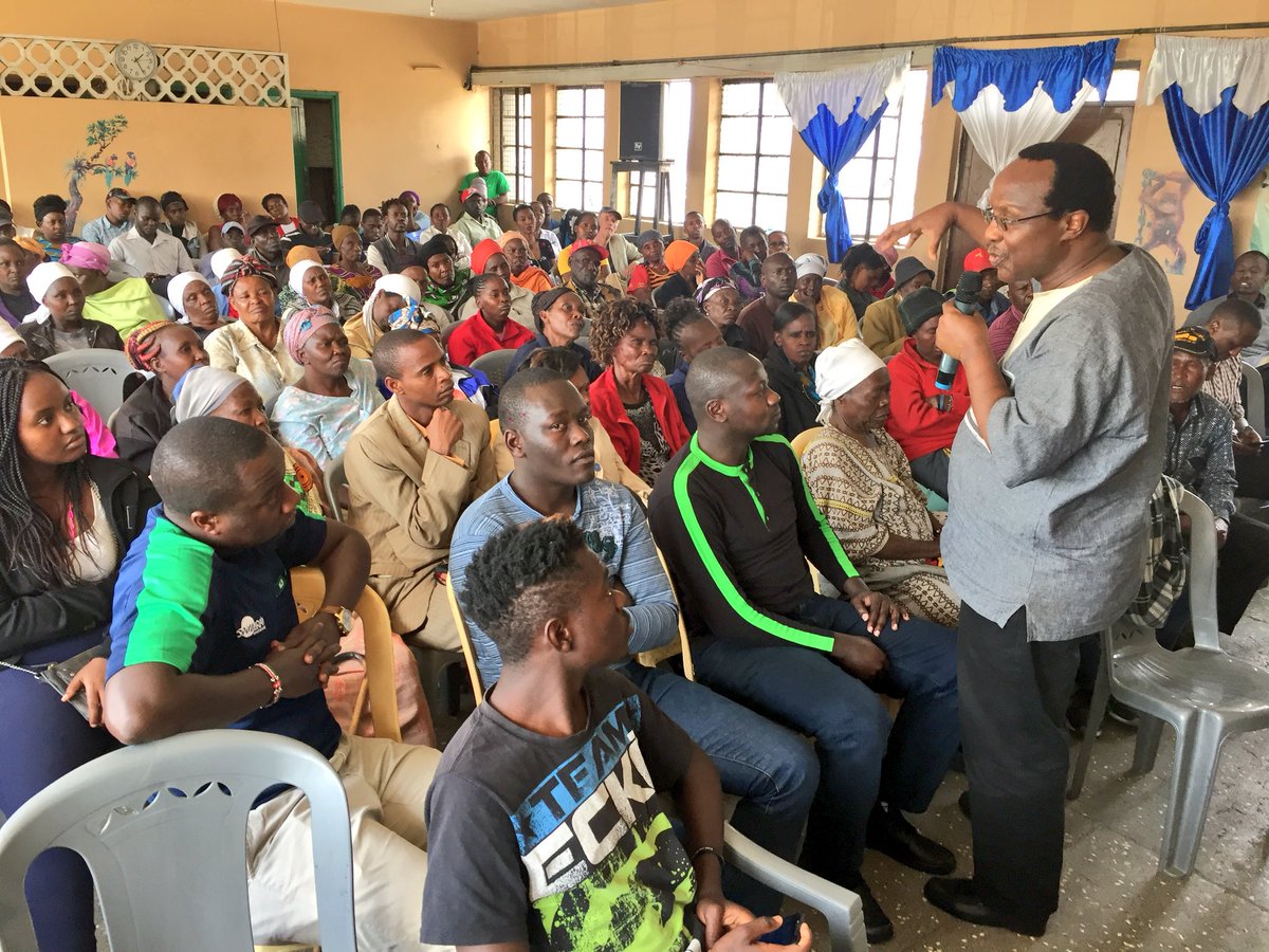 bonifacemwangi's tweet photo. President @UKenyatta is my agemate. I have known him since we were boys, he is a drunk and he can’t even run a Kiosk. He used to run a horticulture business and a bar. They went bankrupt and that’s the same way he is bankrupting Kenya. ~ @DavidNdii #UkweliMathare #HaliYaUchumi https://t.co/zrV2x9eRrV
