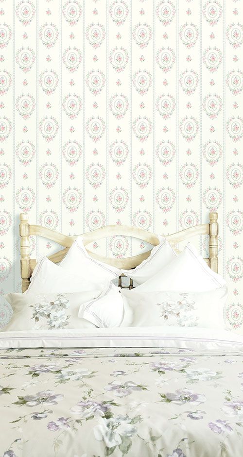 We’re totally ready for some rest &amp; relaxation this #weekend! Who wouldn’t enjoy a long lie-in in this room? We think this Little Luxuries Matilda #wallpaper would guarantee the sweetest of dream #interiordesign #wallpaperdesign 
buff.ly/2ulx25Z