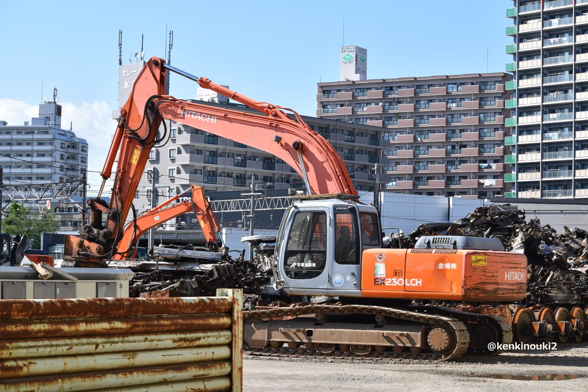 電車　解体   / X