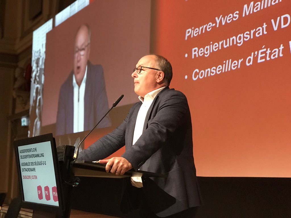 psvaud's tweet photo. « Nous avons pris la responsabilité de défendre les travailleurs. Nous devons faire des compromis dans leur intérêt. » Notre Conseiller d’Etat Pierre-Yves Maillard à l’Assemblée des délégué-e-s du @PSSuisse à Olten #PF17 #ADPSS #ADPSS https://t.co/guNkz2qsC6