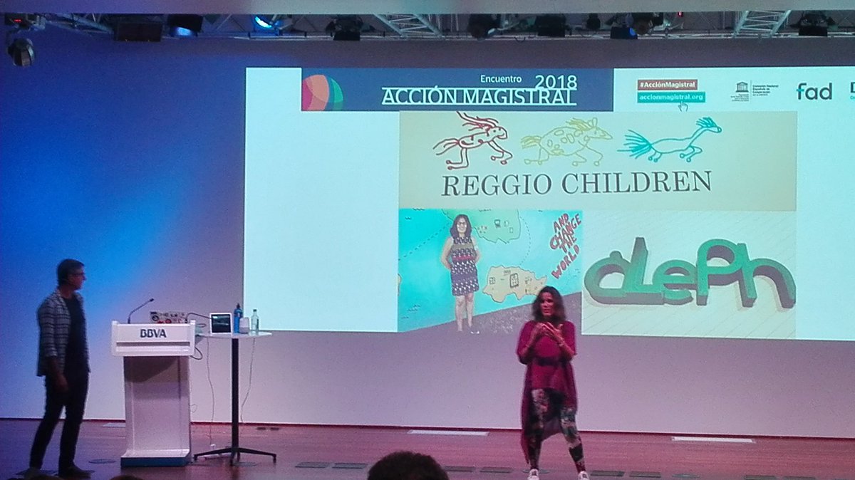 santimoles's tweet photo. En @accionmagistral los #learninggypsies a la cabeza Hazel y @inakiescudero nos muestran que otra educación familiar y escolar es posible. #AcciónMagistral https://t.co/cWg7cFZtzY