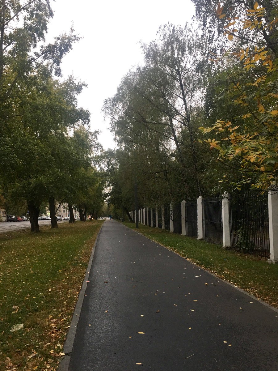 SholaJadi's tweet photo. #autumn in #Moscow #Russia https://t.co/TD30IPbzGm