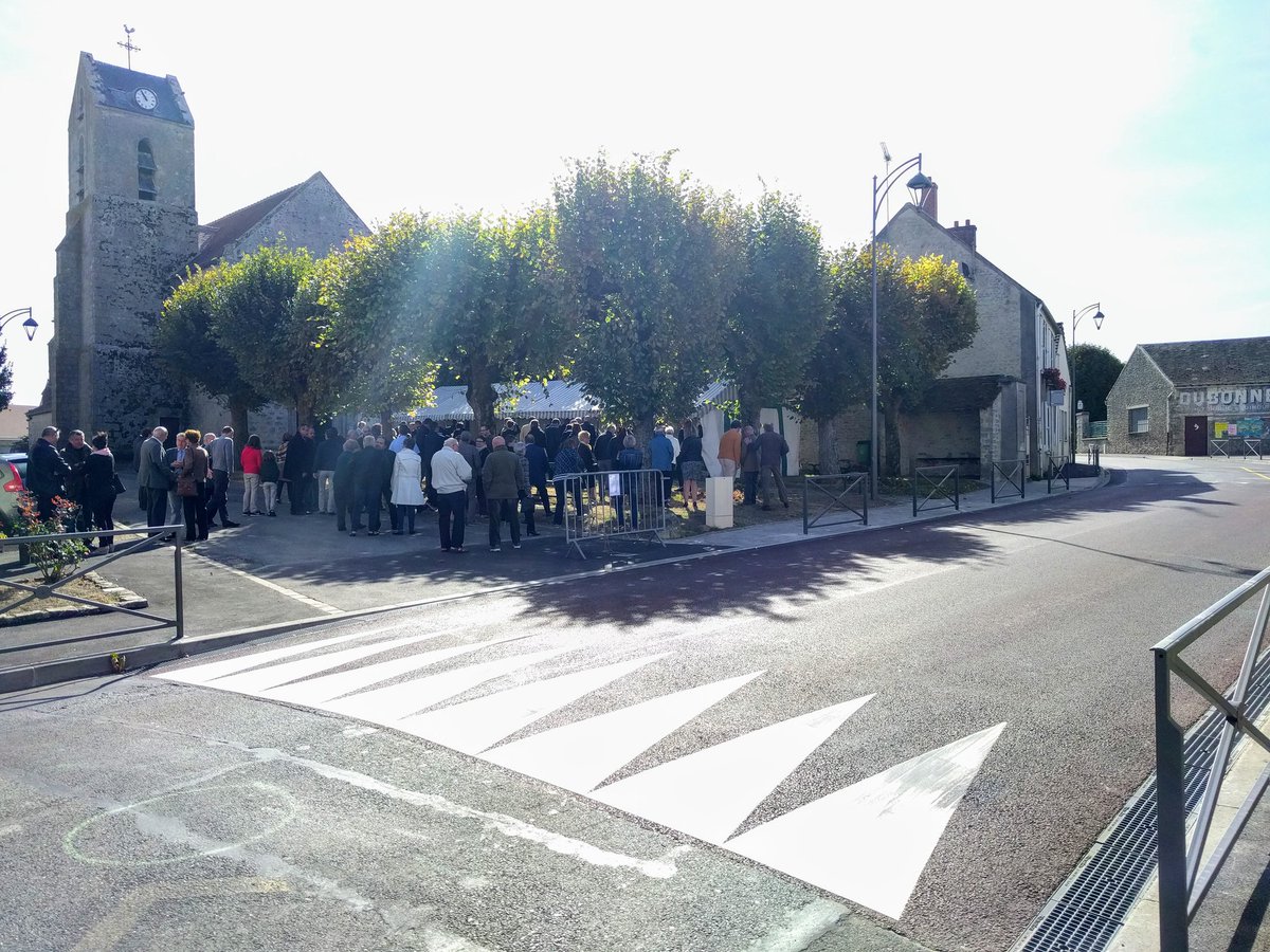 TeddyVaury's tweet photo. #Mespuits #Essonne aujourd'hui le nouveau visage du village est inauguré officiellement par @SabineFurman maire ! Une opération réalisée avec le soutien de @iledefrance @CDEssonne @franckmarlin et l'agglomération de l'Etampois Sud-Essonne ! Les habitants sont ravis ! https://t.co/6yo6TUYVtV