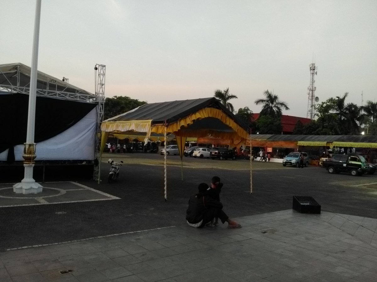 kotaindramayu's tweet photo. Persiapan expo pendidikan di alun2 #indramayu #indramayu491 https://t.co/zfysmttXYb