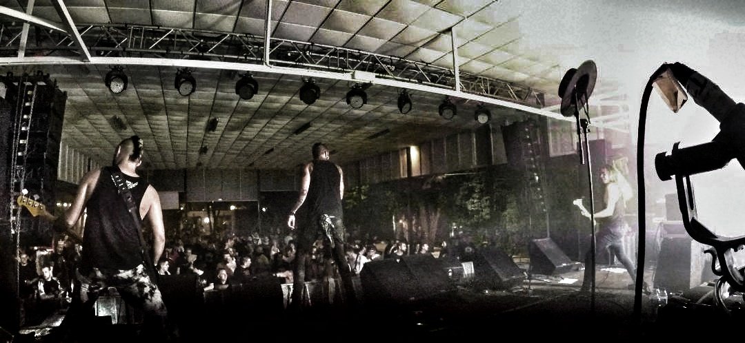 Guiltybrigade's tweet photo. Eskerrik asko @GallapeRockFest !
Un puto placer !
Rumbo a Castellón! Esta noche tiramos abajo la Sala La Burbuja !
Millas de asfalto !
#TheGuiltyBrigade #Tourlife #GallapeRock #Directo #Live #OnTour https://t.co/wTxhP1LBZR