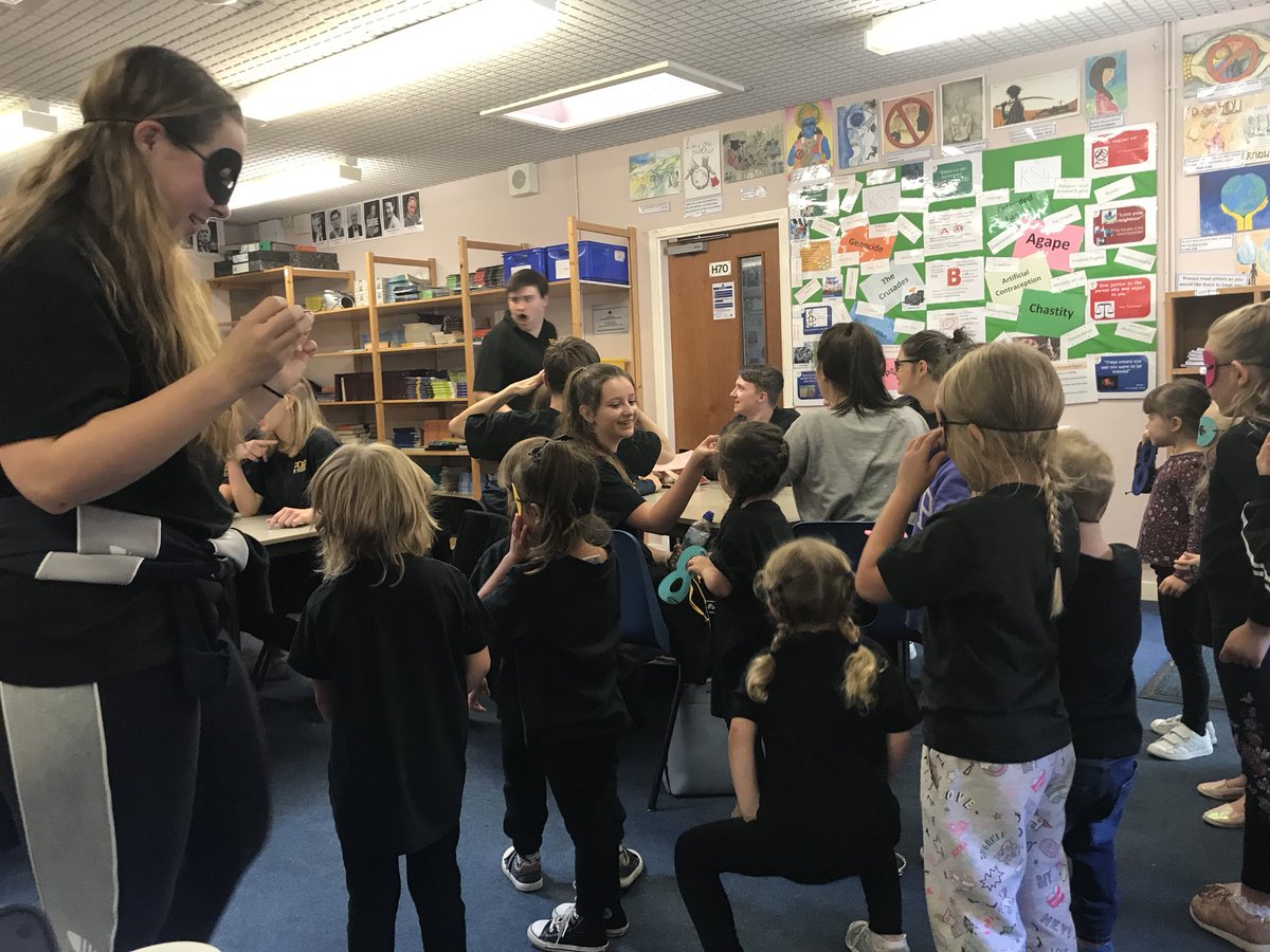 The Poppets Group 1 sneaking up on The Red Group when wearing invisibility masks 👏 How did they do that? 
#imagination #under5drama 
Ps look at Ben’s face!