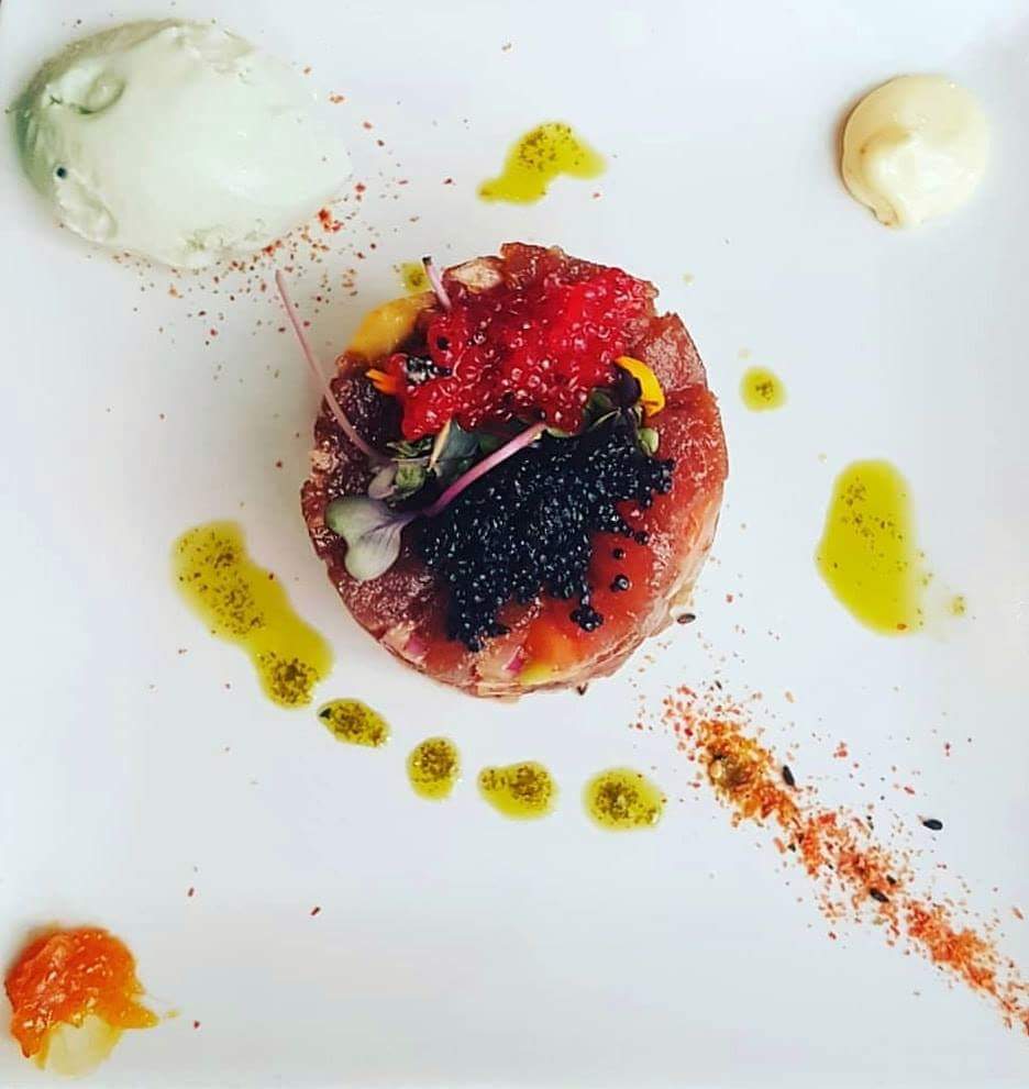NazcaTapas's tweet photo. Y asรญ es como se disfruta un tartar en Nazca... ๐
#Sevillahoy #TDSGastro #TdsActualidad #GastronomiaSevilla #food #foodporn #Seville #tapas #slowfood #Gastro #Niguiris #wok #cocktails #makis #ceviche #Tartar #NazcaTapas #SameSameButDifferent https://t.co/J84QW1vPJD