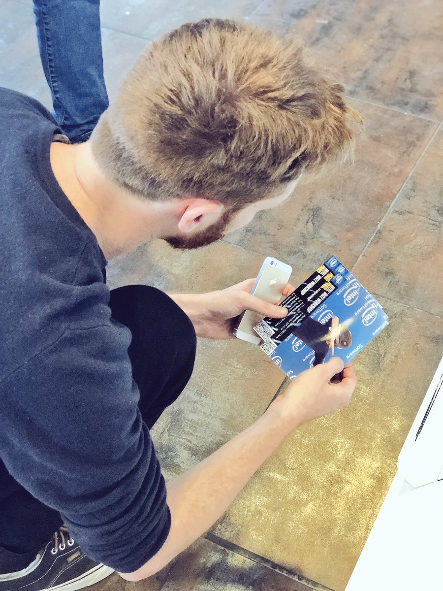 BeMyAppFR's tweet image. #BuzzWorkshop @DraconInt @IntelSoftware short break #devshowcase next David Elahee, Code Artist &amp;amp; Boss @blackmag_c