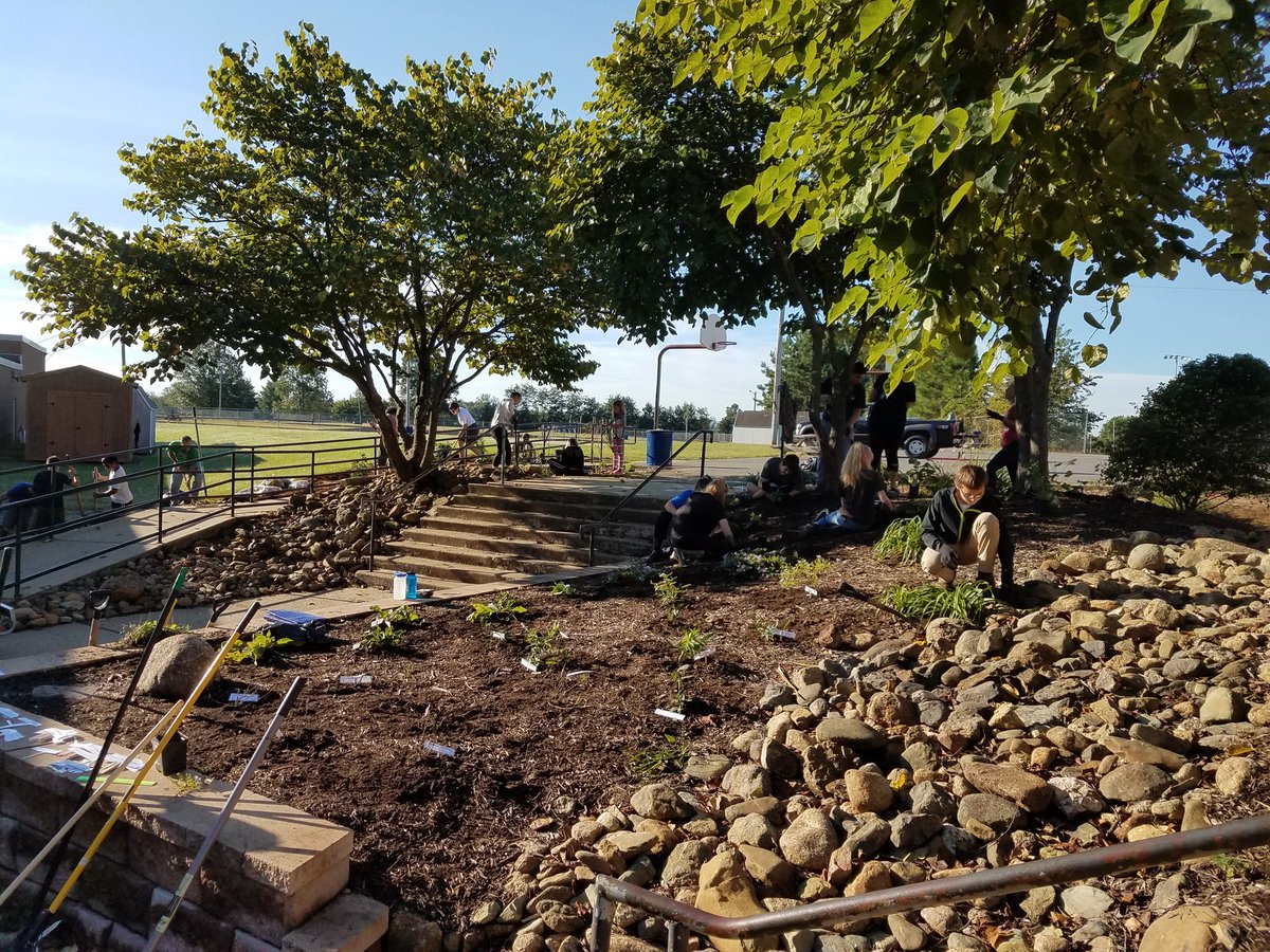 kadamswms's tweet photo. Raingarden Renovation day! @MCPSk12  @Brynn_Welch_17 @MilbourneSciWMS https://t.co/wtx6Kt5ucx
