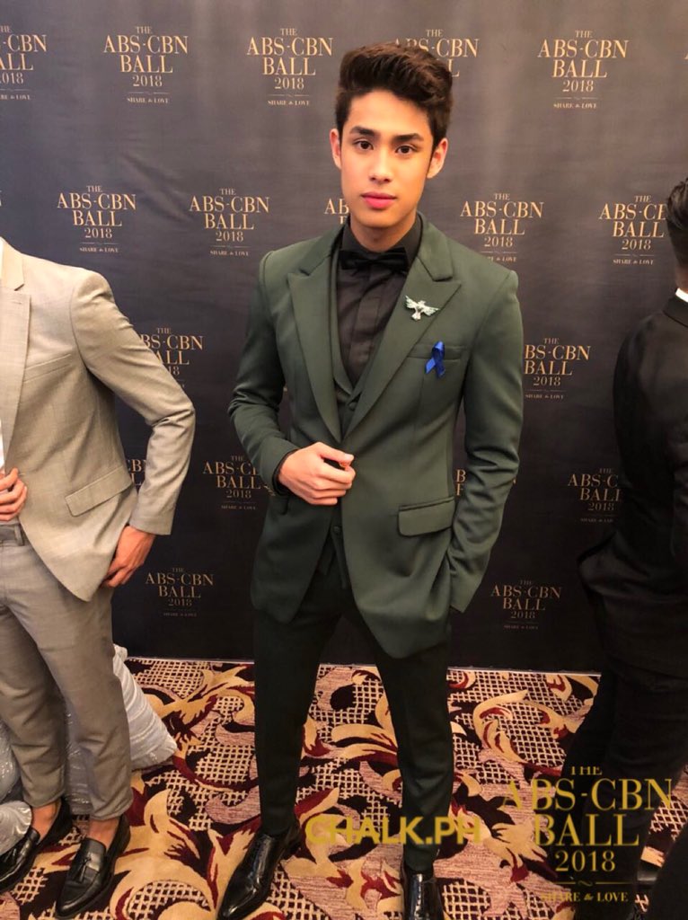 chalkdotph's tweet photo. Probably one of the most stylish guy tonight, #DonnyPangilinan is here slaying! #ABSCBNBall2018 #ChalkxABSCBNBall https://t.co/AfbOKSoYfZ