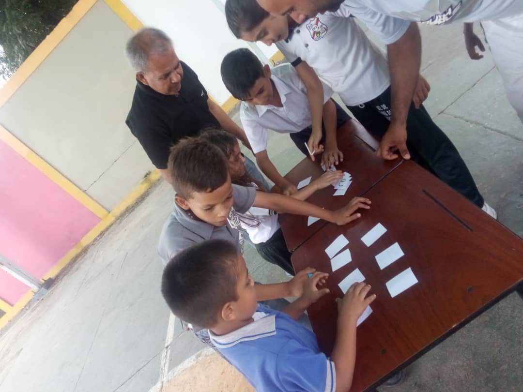 UEMDrSDM's tweet photo. Día de esparcimiento: actividades deportivas y Recreativas enlazando a la comunidad en la siembra de Valores. @carrilloalcald1 @JeanGarcia82 @charlychaves @AlcaldiaBUrena https://t.co/cgoZ6OTT91