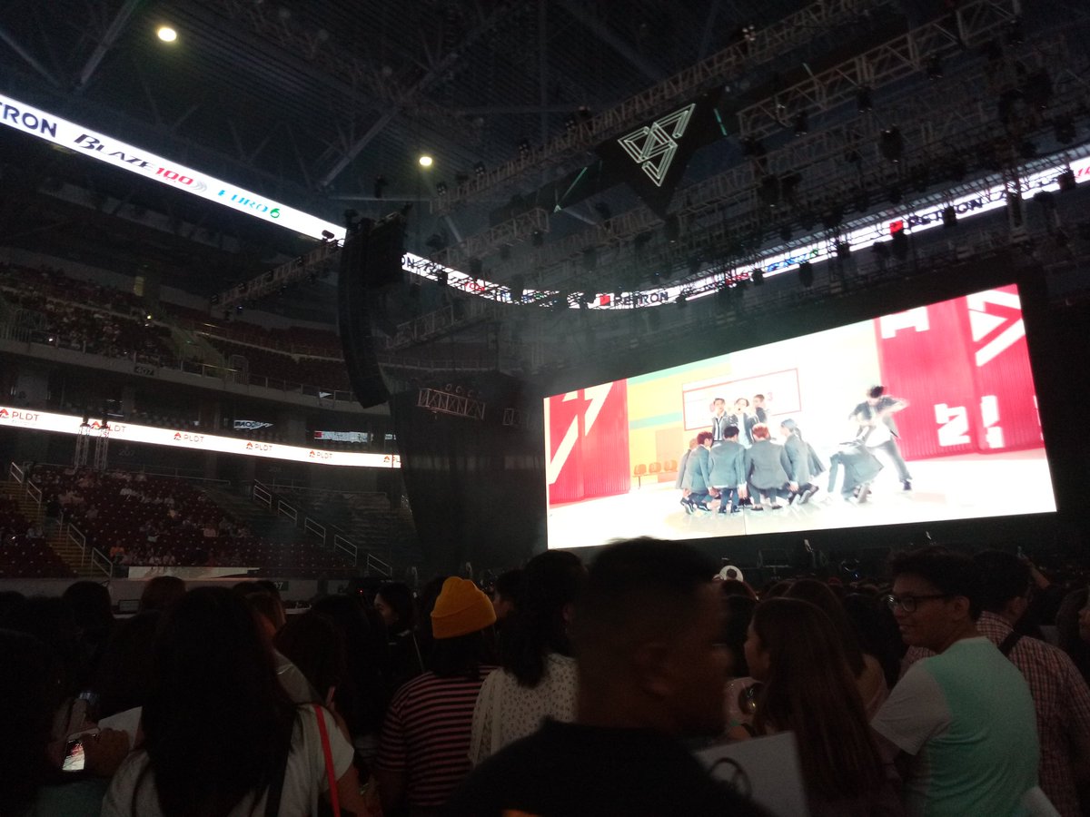 megaanperez's tweet image. shuta ang lapit mamamatay ako