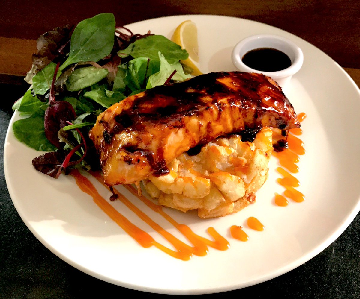 Honey &amp; Chilli Baked Salmon 
Fresh Irish salmon marinated in honey and chilli, served with cantonese style diced potatoes, with a soya and honey chilli dip and a fresh lemon wedge - available on our Carry Out Menu
ow.ly/UQoa30lTeb6