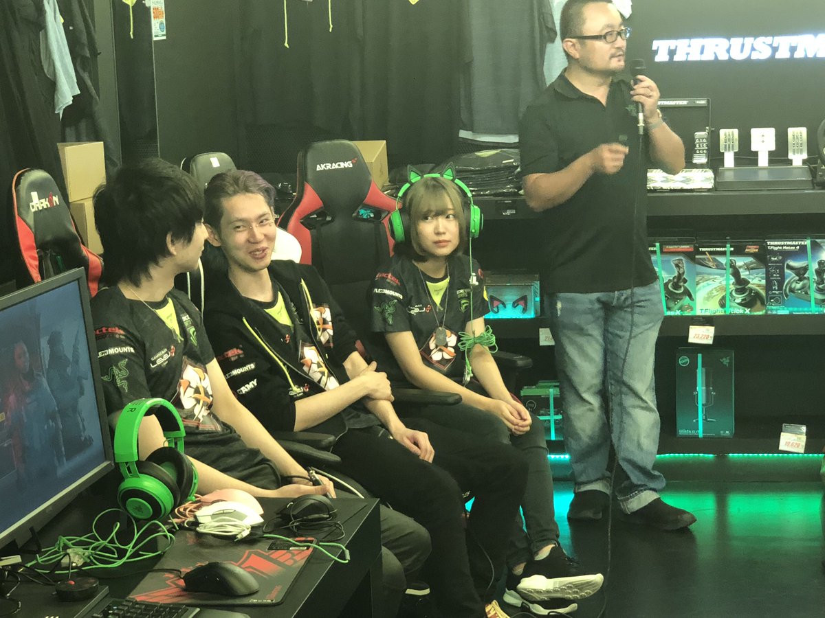 TSUKUMO_NAGOYA's tweet photo. 【TEAM GRAPHT eSPORTS PRO GEAR STORE NAGOYA】
本日、RAZERファン感謝祭は、はつめさんのネコミミの可愛さ、けんきさんのハンデ(あどみんさんのイタズラw)、あどみんさんの反復横跳び、他にも書ききれないくらいの大盛況でした！
ご来店頂いた方ありがとうございました！ https://t.co/kxhs0mcdKJ