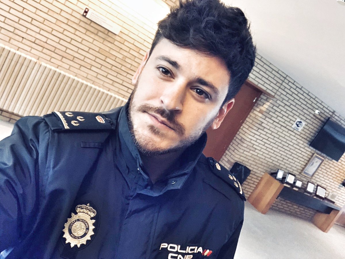 policia's tweet photo. POR TI ESTARÉ, 24/7, siempre que me necesites. A tan sólo tres números de ti: 091. @cepedaoficial y muchos más lo saben. #SomosTuPolicía https://t.co/n0WJo3DinO