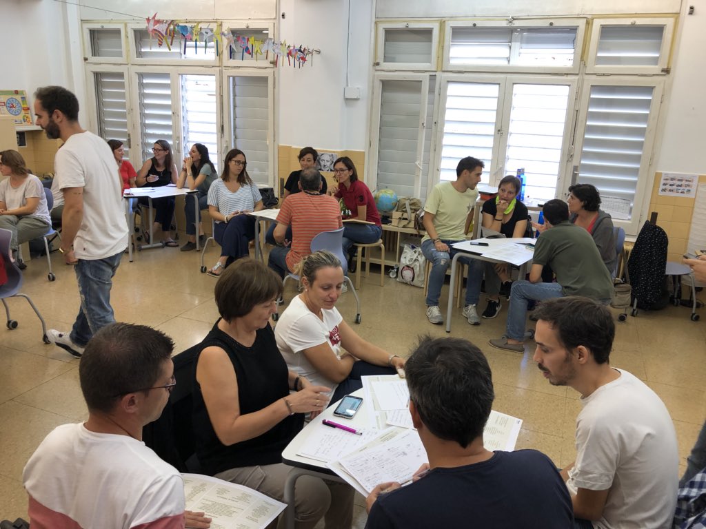 xlopez80's tweet photo. Feliç de veure un dissabte al matí l’@OctavioPazBCN plena de mestres motivats que reflexionen i aprenen junts. Gràcies @FundacioBofill per crear aquestes oportunitats!#eduDema https://t.co/l1TZgaCM68