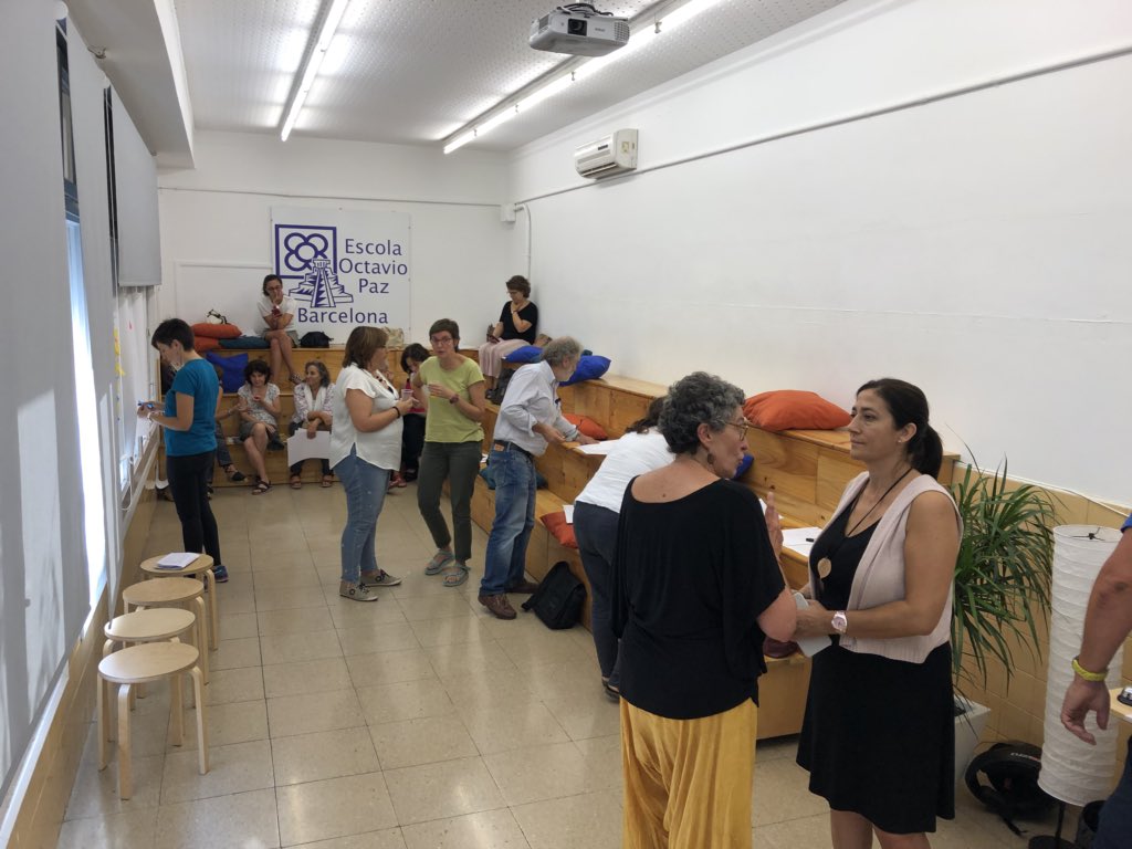 xlopez80's tweet photo. Feliç de veure un dissabte al matí l’@OctavioPazBCN plena de mestres motivats que reflexionen i aprenen junts. Gràcies @FundacioBofill per crear aquestes oportunitats!#eduDema https://t.co/l1TZgaCM68