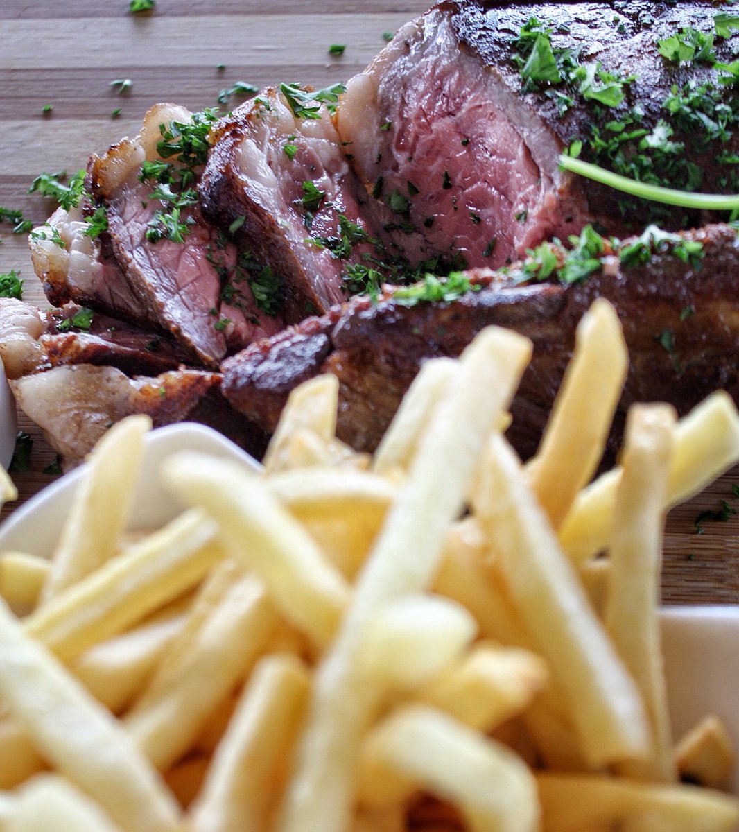 den_anker's tweet photo. To share? Or not to share? 650g of Sirloin-on-the-bone with fries, salad and 2 beers or 2 glasses wine. (The Perfect Share winter special ends on Sunday 30 September) #DenAnker #PerfectShare  #Sirloin  #WinterSpecials  #Waterfront #CapeTown #CapeTownRestaurants https://t.co/aht0pqSkFt
