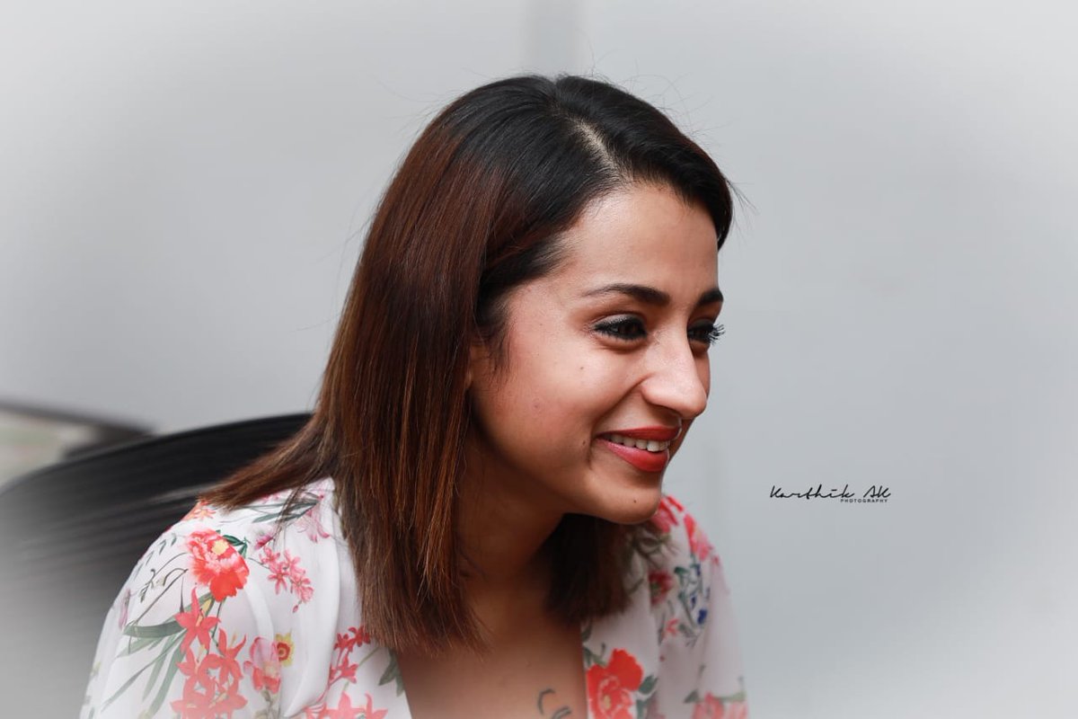 cinemajourn's tweet photo. Candid moments of our lovely #Trisha at #96TheMovie press meet. Clicked by @karthikakphoto 

@trishtrashers #TrishaKrishnan #96MovieFromOct4th https://t.co/hDuV7ZYNqv