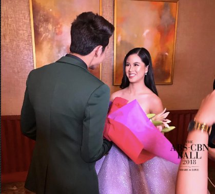 ABSCBN's tweet photo. SPOTTED: Guess who gave Kisses a bouquet of flowers here at #ABSCBNBall2018!

For more updates, visit https://t.co/rzqW49uB5j! https://t.co/hsaATqONYB