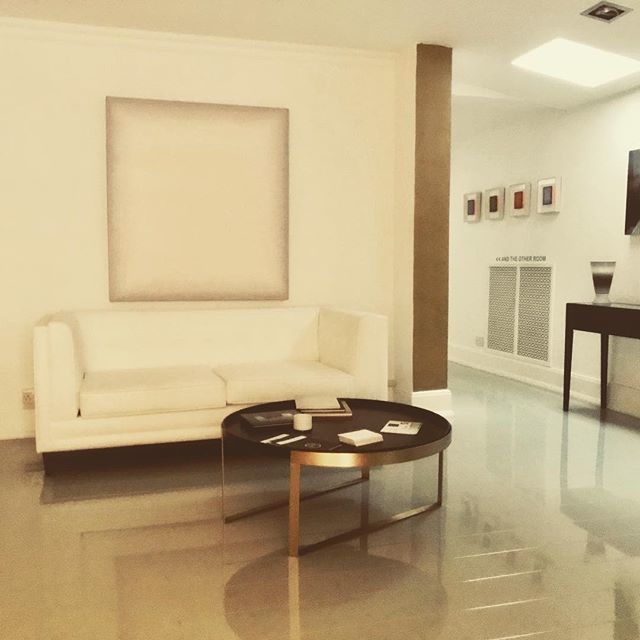 LisaNorrisArt's tweet photo. The Art of Interiors with painting by #eberhardross and furniture by @ochre.house #artofinteriors #livingwithart #roomset #zen #meditativeart #interiordesign #makestheroom #collaboration #artanddesign #artandfurniture #fulhamartgallery #parsonsgreen https://t.co/uwnyWKy2sw https://t.co/8mt5wYBBb5