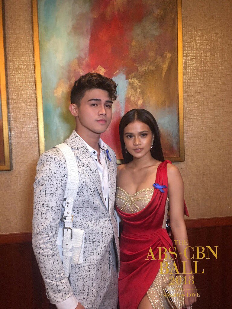 Push_Alerts's tweet photo. #MarNigo just arrived together! For more updates abot the #ABSCBNBall2018, just go to https://t.co/fT7RxprSbM! https://t.co/SRgg4rfqGO