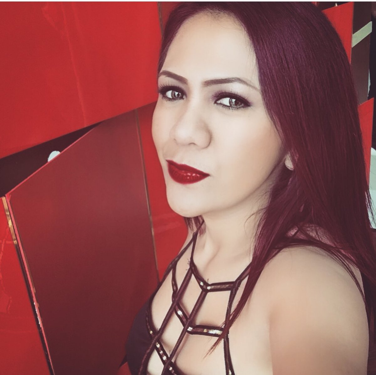 CherrySinger16's tweet photo. Red it is! 💋💯💄🌹👠💃🏻❤️🍒 https://t.co/gvFS9UIs2L