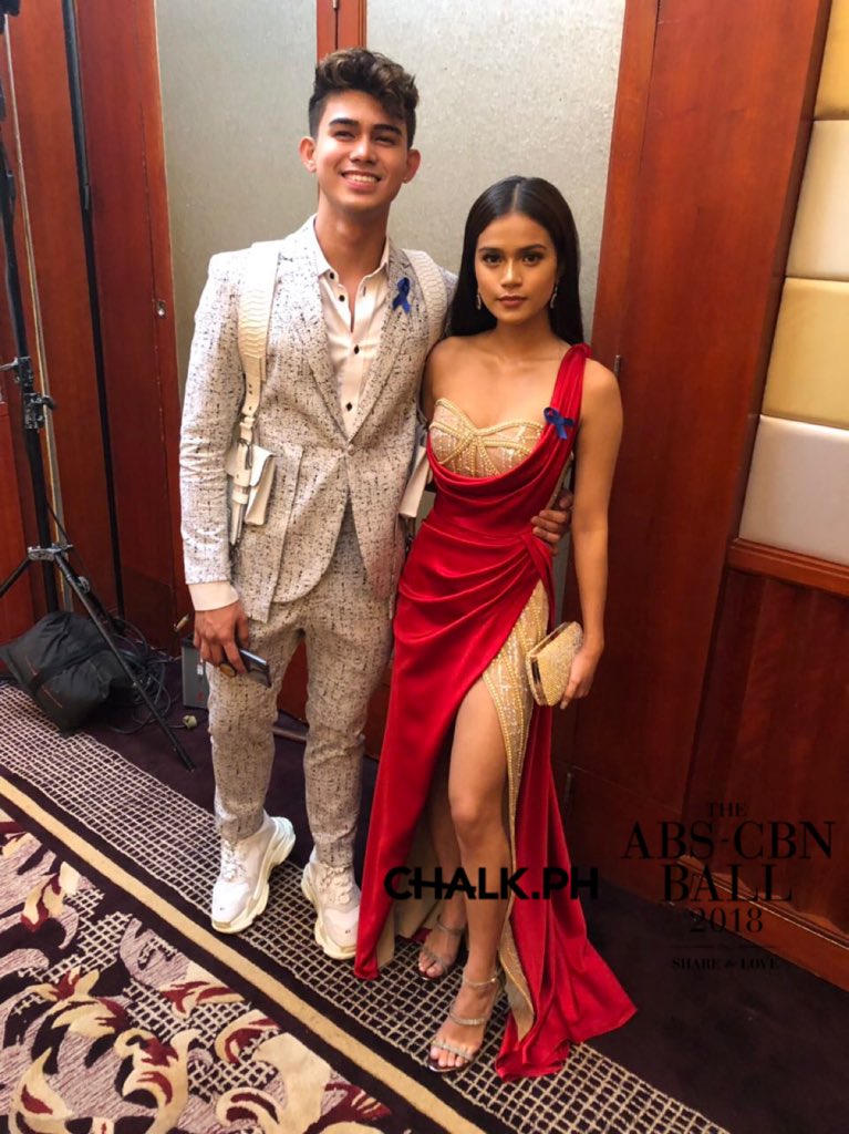 chalkdotph's tweet photo. Of course, our favorite Mamameh and Papapeh #MarNigo is radiating their glow all over us! #ABSCBNBall2018 #ChalkxABSCBNBall https://t.co/7tXHcm4g7F