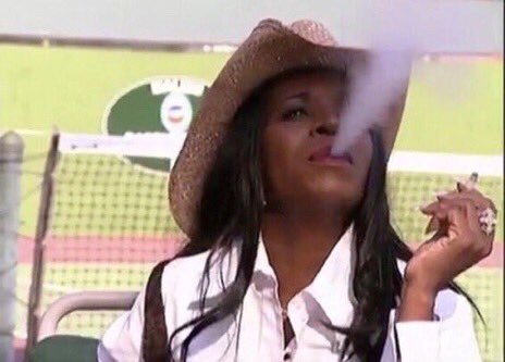 LlLYJCMES's tweet photo. im so busy this year imma burn out so fast https://t.co/EcdUz6rTGl