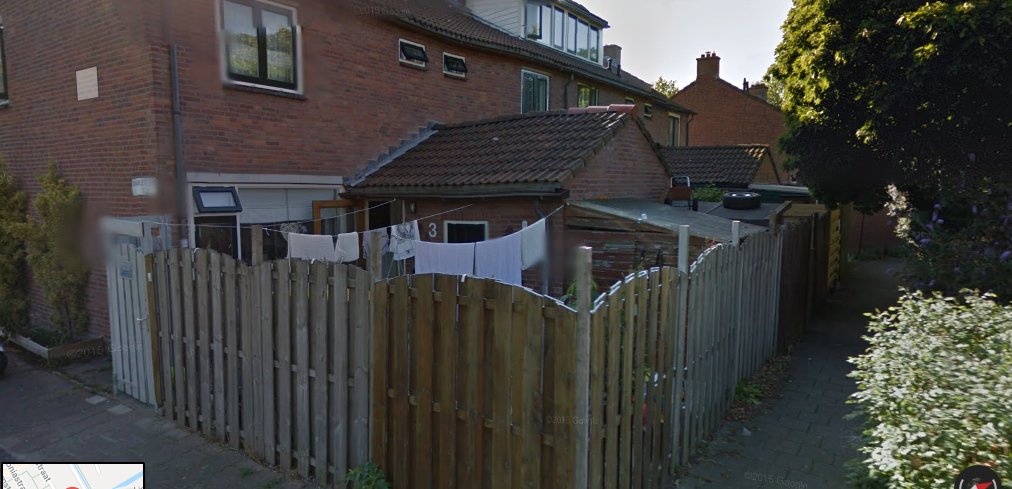 Mirjam152's tweet photo. Bekeek op Google Maps de straat waar ik geboren ben. Was 10 jaar terug nog een open straat: geen hek te zien. Sinds 2014/2015 overstroomd met migranten. Dit is wat diversiteit oplevert: hekken, wantrouwen, ieder in z'n eigen hokje, nul cohesie. Is dat nou verrijking? https://t.co/At8OUu7FIN