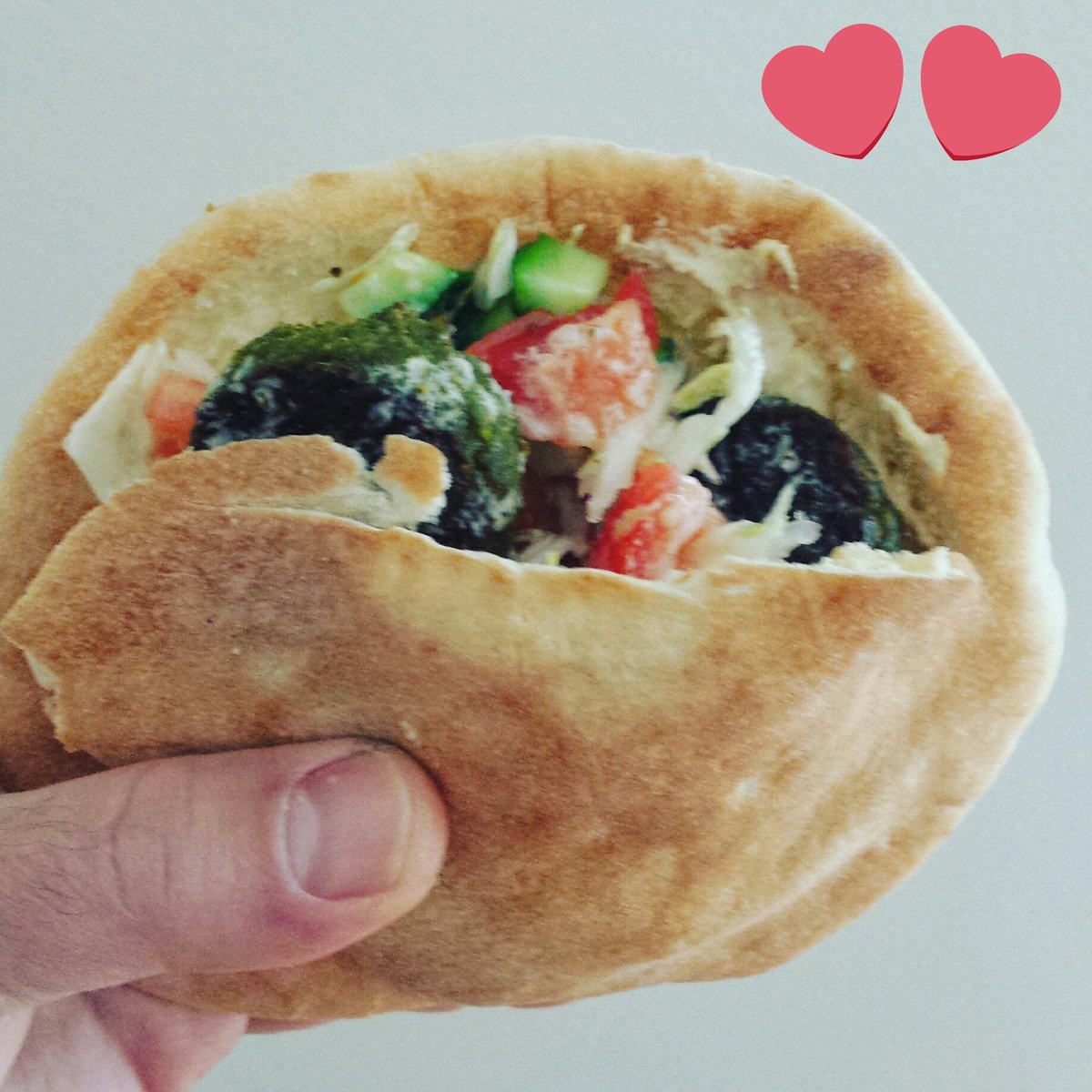 nakedhummus's tweet photo. Start the weekend right by enjoying this beautiful weather while eating a mouth watering falafel sandwich or bowl. We're serving up HOT falafel and MORE today @DouglassLoopFM from 10-1:30. We're excited to be a part of your weekend relaxation 🌞 #falafel #healthylunch #502eats https://t.co/T8HxN33tAk