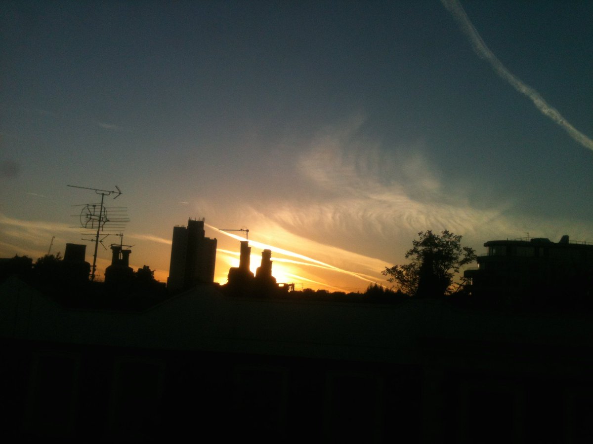 radfax's tweet photo. #ToxicSkies above #London are #rainingdown #neurotoxins
@AirportWatch @airqualitynews @Global_Witness @GreenpeaceUK @chunkymark @OccupyLondon @ClimateMovement @COP23 @LondonChemtrail @campaigncc @chemtrailire @WHO @NHSMillion @GlobalCHEMTRAIL #BreakingNews https://t.co/ctA75Sl6JM